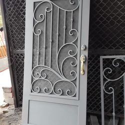 New Impact windows and Doors/Nuevas puertas y Ventanas de impactos