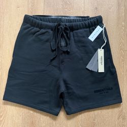 Essential style Shorts - Size Large