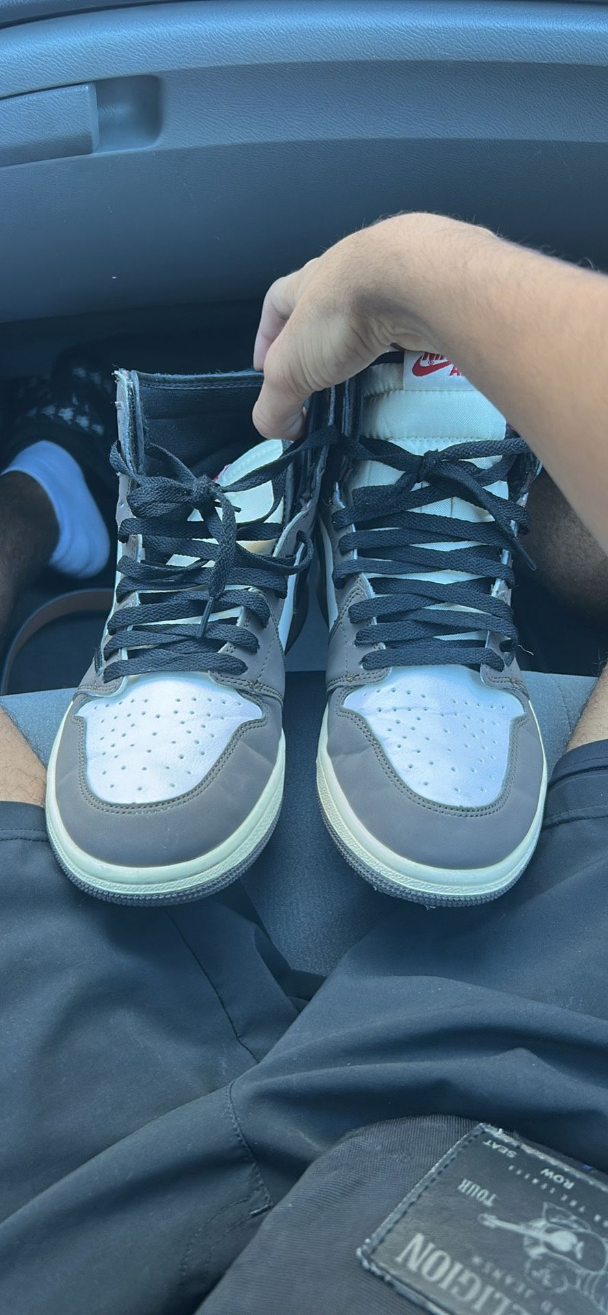 Jordan 1 Mocha Travis Scott