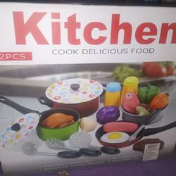 Located In Palmdale California Play Kitchen 22 Piece Set Party Pants