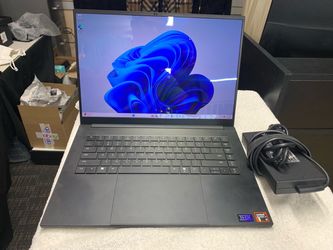 Razer Blade 16 (AMD Ryzen AI 9, 32GB RAM, 1TB, RTX 5080) Laptop