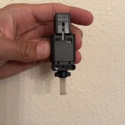 Mazda Brake Light/ Cruise Control Switch (GJ6E-66-490)