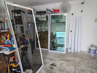 Sliding glass door w/ screen