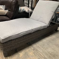 New In Box Quality Outdoor Patio Furniture Lounger