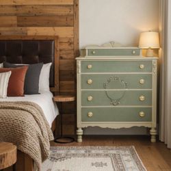 Vintage 5-drawer dresser FREE DELIVERY