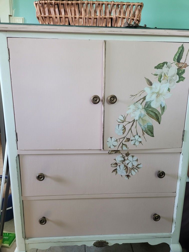 Shabby Chic Magnolia Dresser!