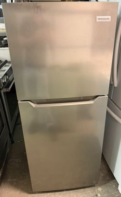 Frigidaire Refrigerator – Stainless Steel
