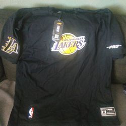 Lakers embroidered t-shirt size L  NEW