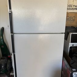 Refrigerator & Dryer 30$ For Both THEY DONT WORK!!!