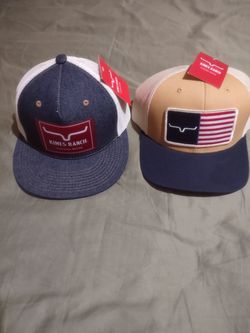 Caps $20.each / cada una 0 $35. For both/ por las 2