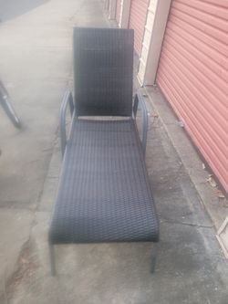 1 Pool Chair 