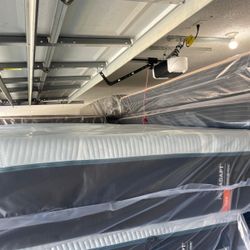 Queen Mattress TempurPedic ProAdapt Firm Direct From Factory Offers $1899 Delivery Today