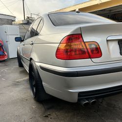 2004 BMW 330i 