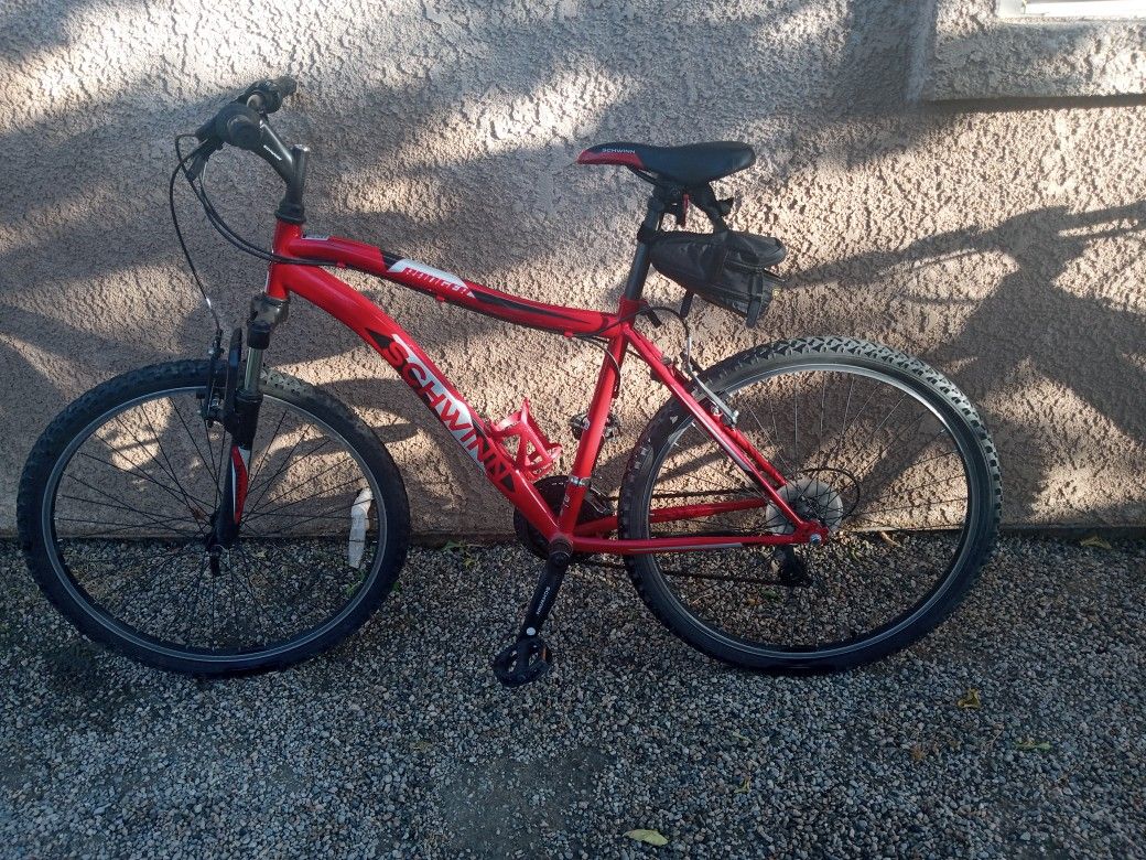 Schwinn Ranger Men's Bike 26" In Red Color