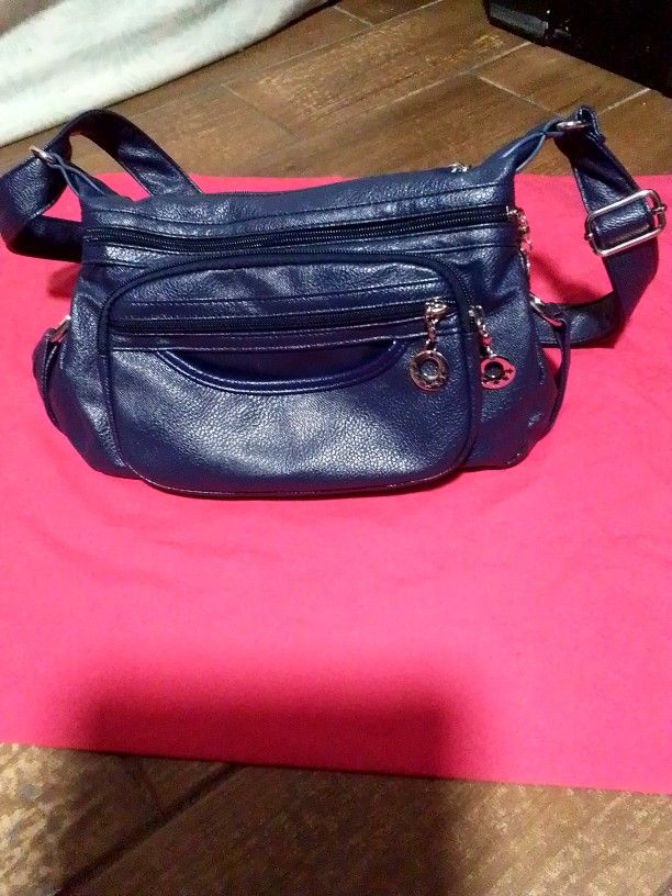 Blue Purse With Lots Of Pockets 