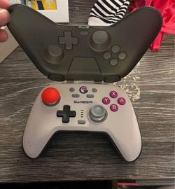 Bluetooth gaming controller