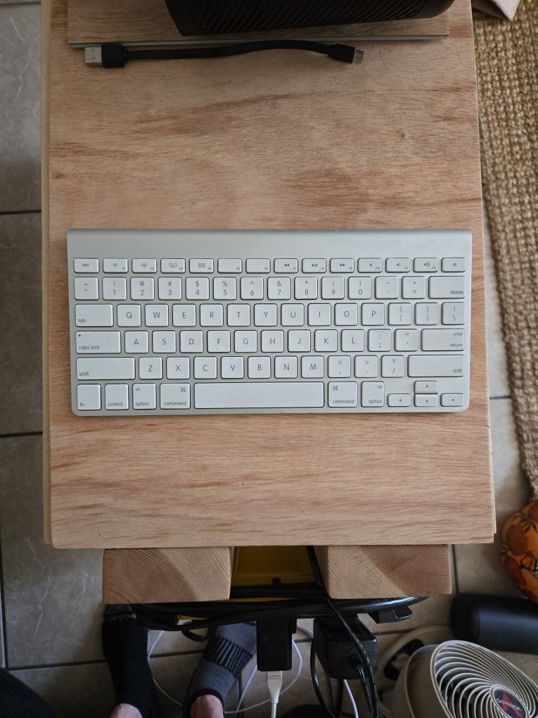 Apple Wireless Bluetooth Keyboard