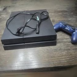 PS4 + 2 Controllers+ Powert cable