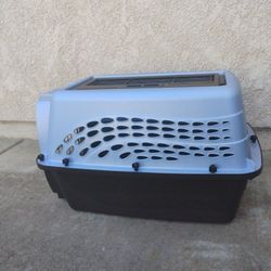 2 Door Pet Carrier / Kennel 