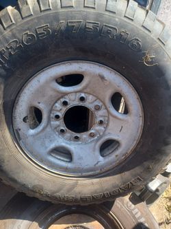 8 Lugs Wheel And Tire