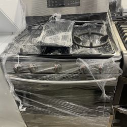 Samsung Range 30”width New Open box Gas stove 