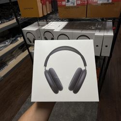 Black & Purple AirPod Max’s 