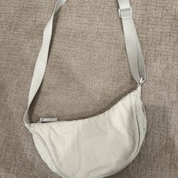 UNIQLO crescent crossbody bag (beige)