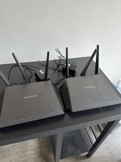 2 NETGEAR Nighthawk Routers R7000