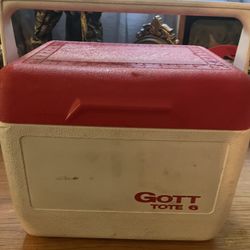 Vintage GOTT TOTE 6 PERSONAL COOLER 1806**RED & WHITE COLOR