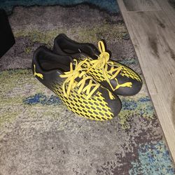 Puma cleats 5.5 Youth