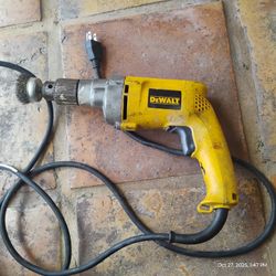 DeWalt Drill DW235G. 7.8A