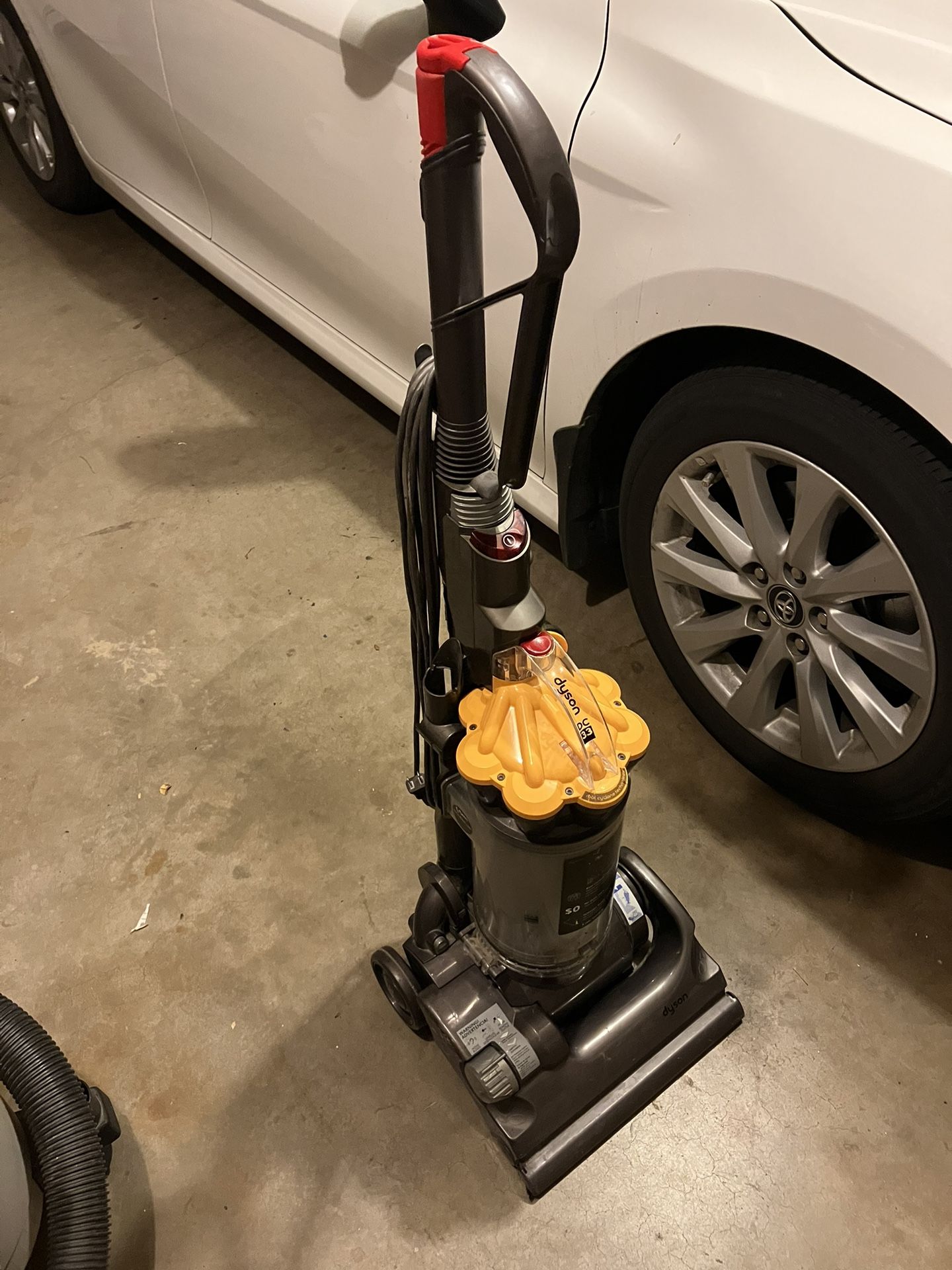 Dyson DC33 Vacuum