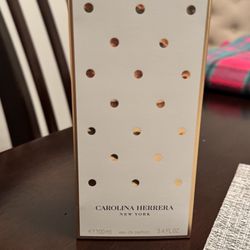 Carolina Herrera Perfume 