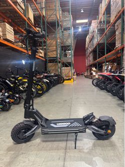 Dual-motor high-speed electric scooter