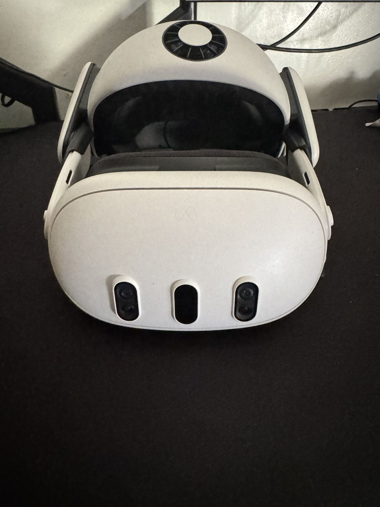 Oculus Quest 3 With Charging Strap