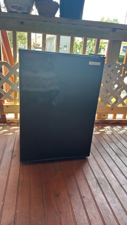Insignia mini fridge