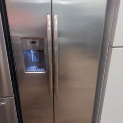 GE SIDE BY SIDE FRIDGE 
