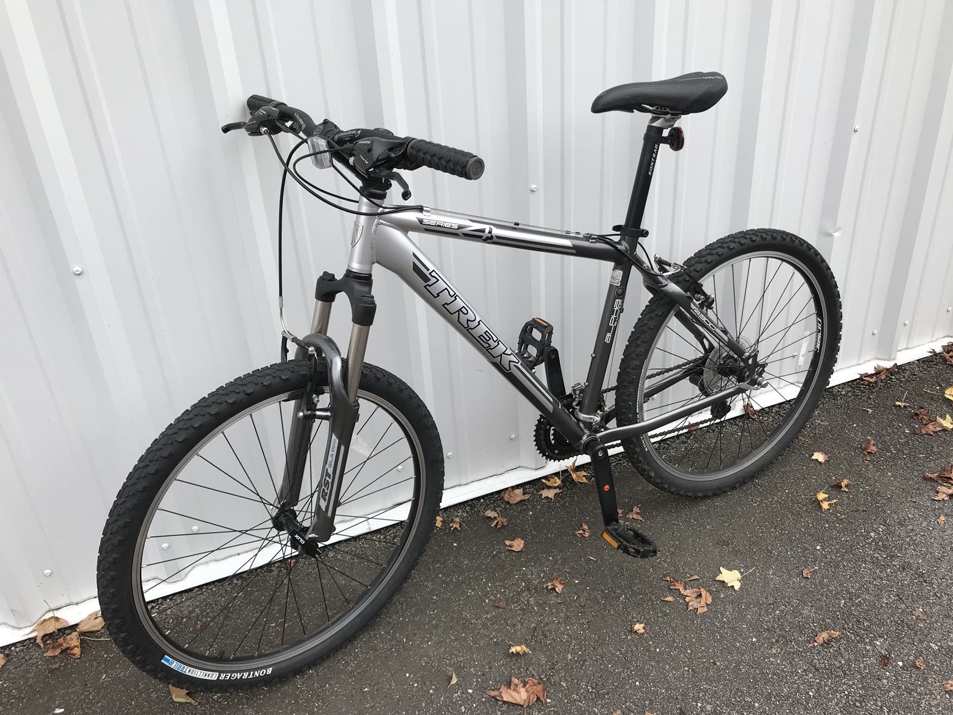商談中】TREK マウンテンバイク 4series alpha 4300