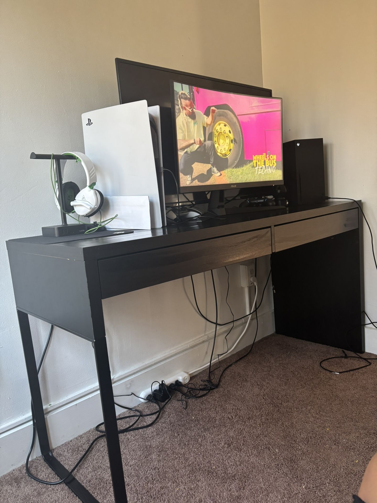 Desk With 2 Drawers