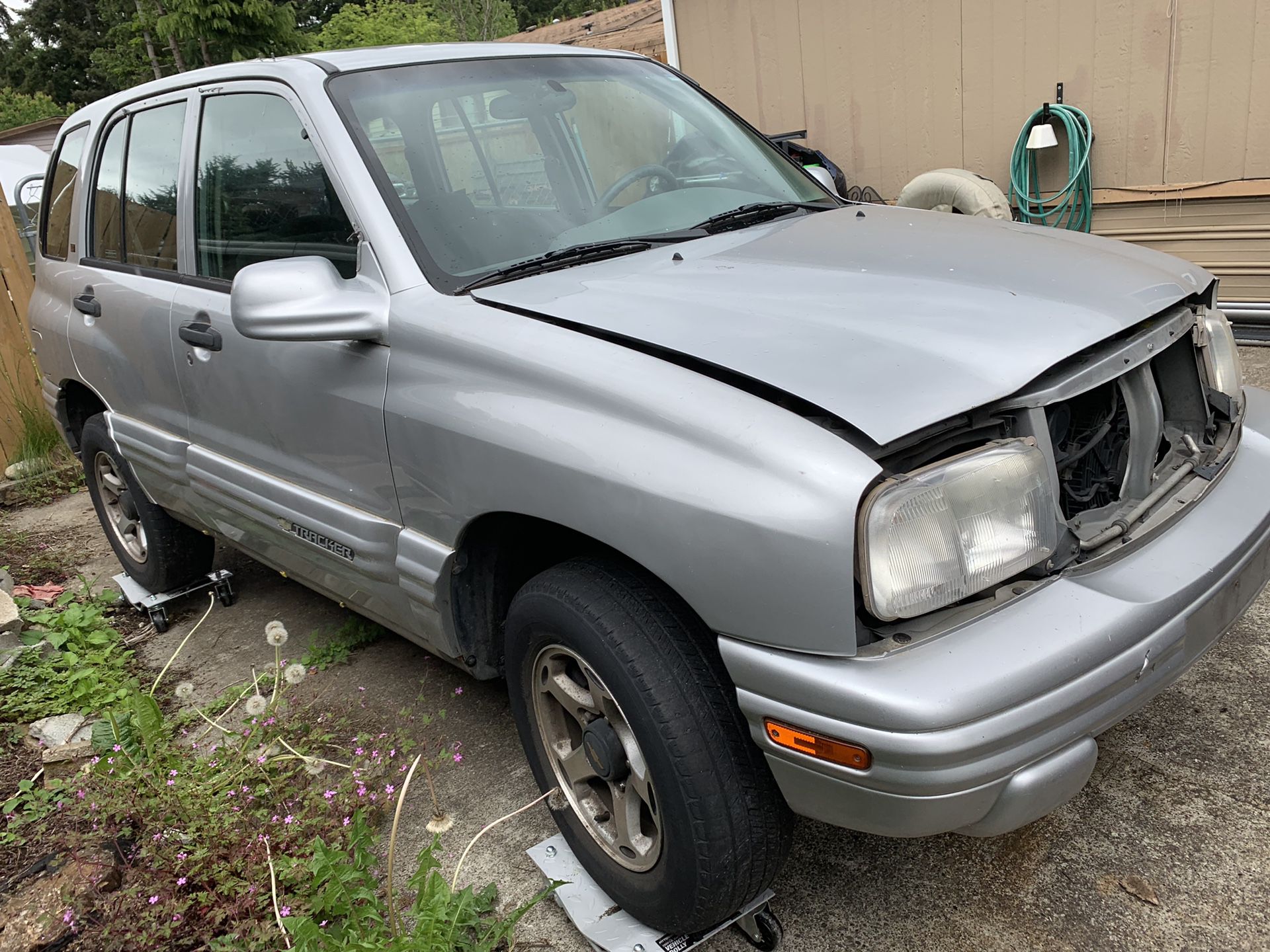 2001 chevy tracker V6 2.5L for parts
