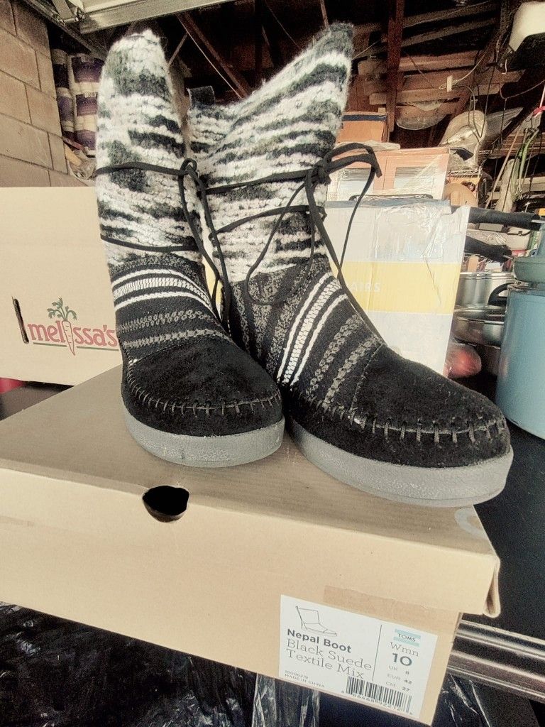 Size 10 Boots All For $30