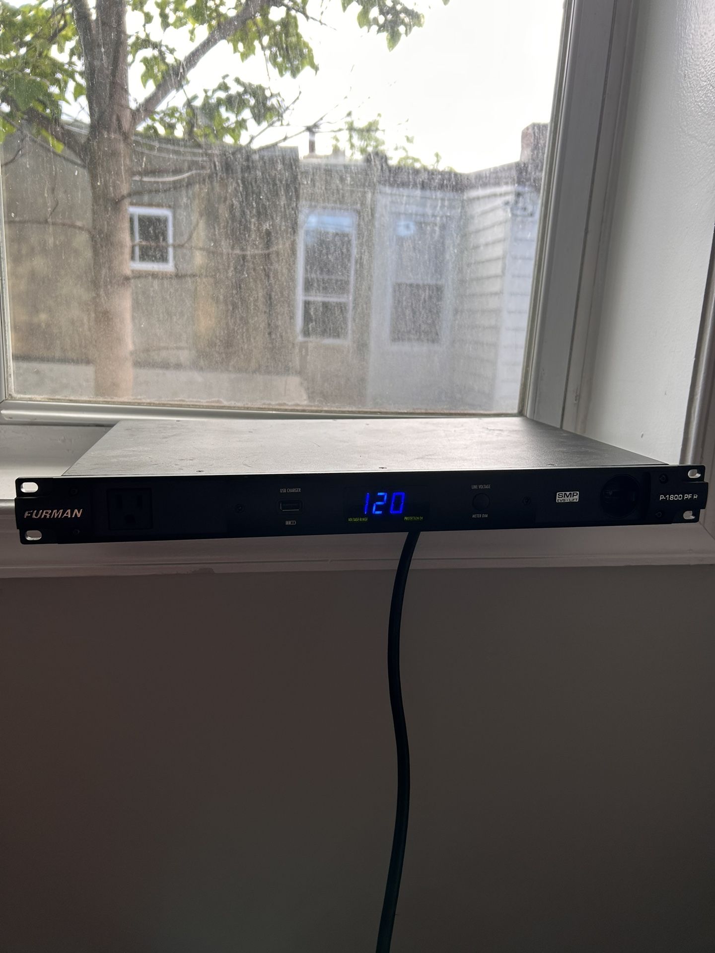 Furman P-1800 PF R 15A Prestige Power Conditioner with Power Factor Technology