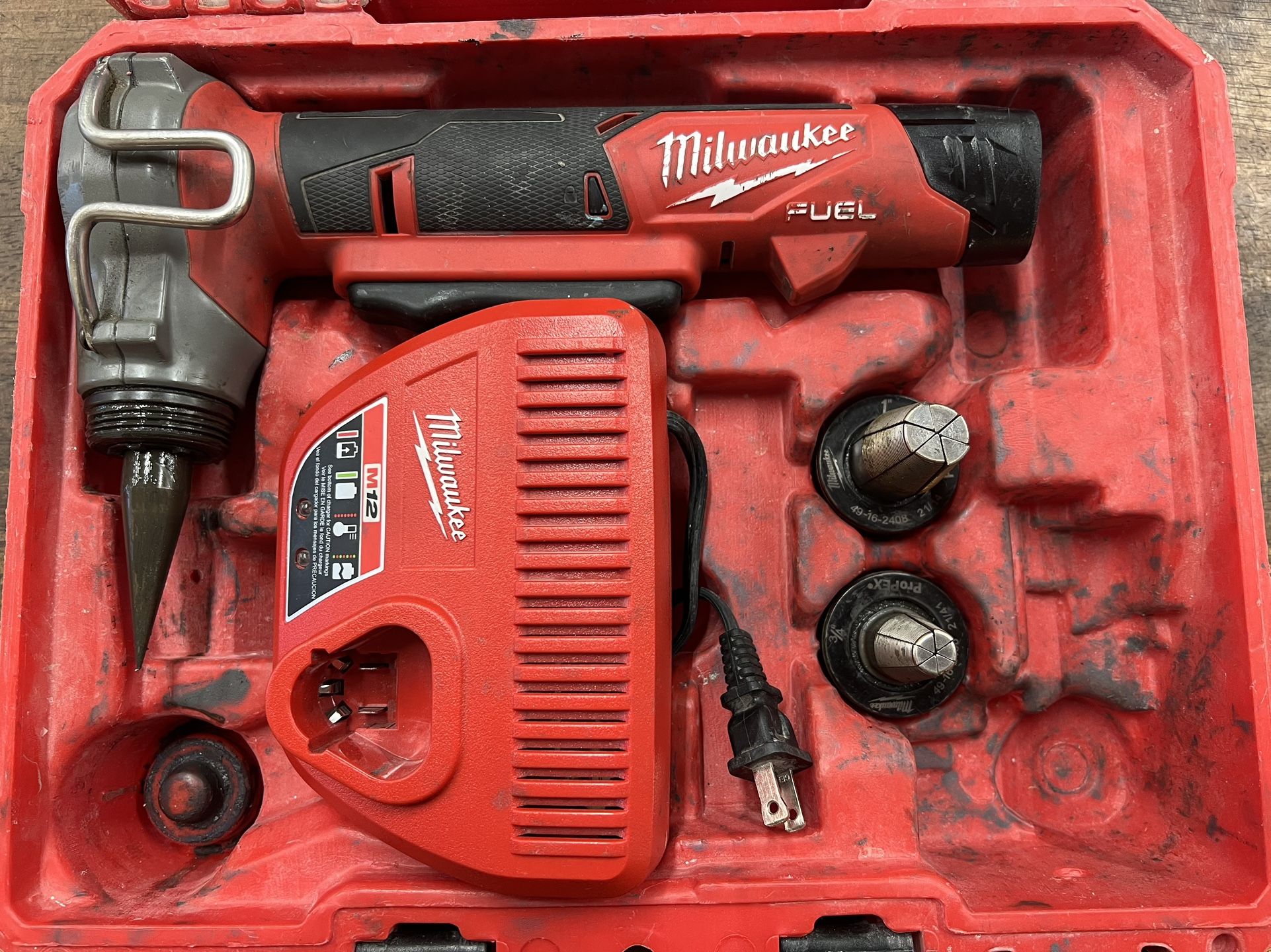 Milwaukee 2432-22 12V M12 ProPEX Cordless 1/2"-1" Head Expansion Tool Kit