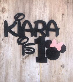 Minnie Mouse cake topper