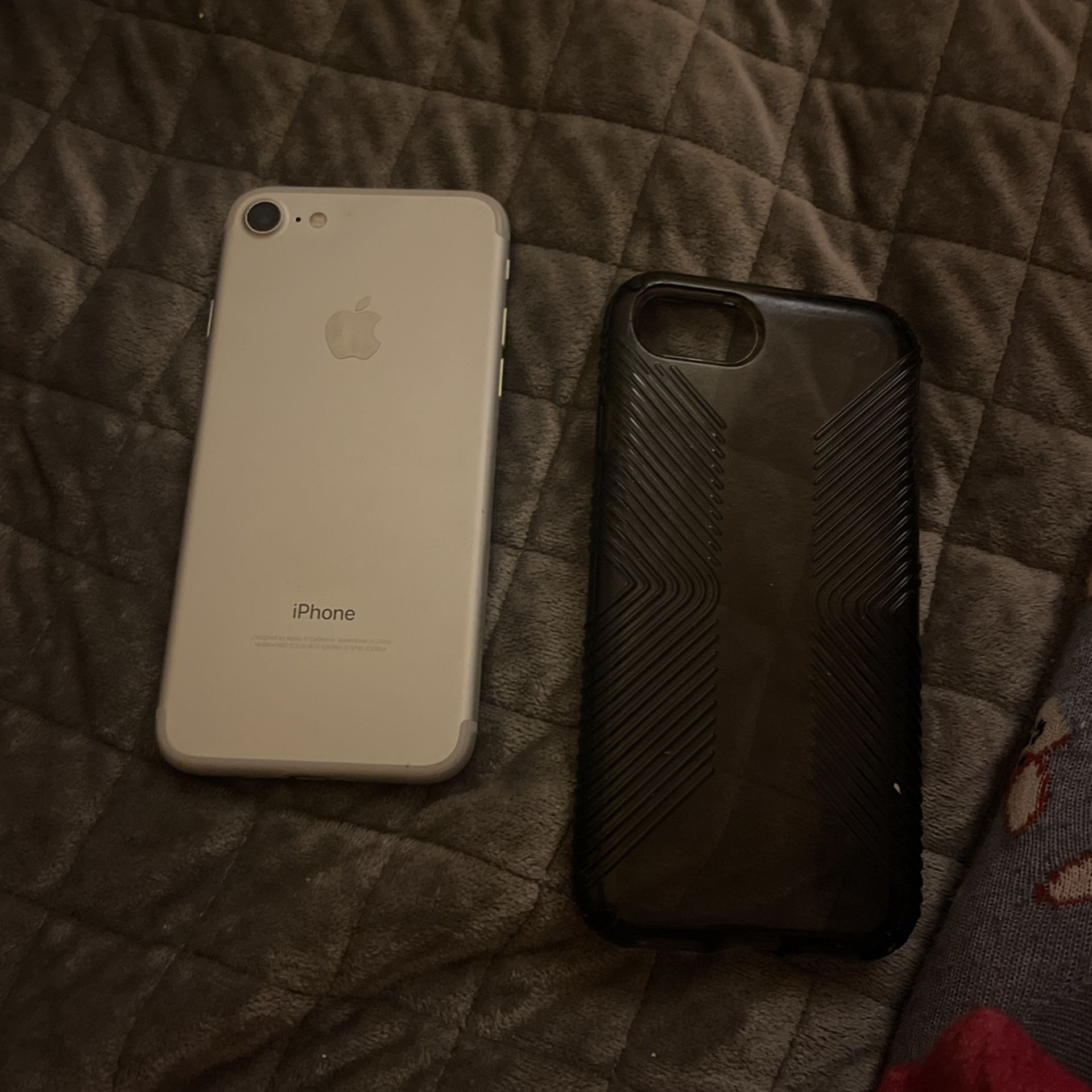 iPhone 7 White With Phone Case 