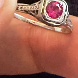 Vintage 18k Solid White Gold Ring With Natural Ruby Gemstone, 1.5 Grams 