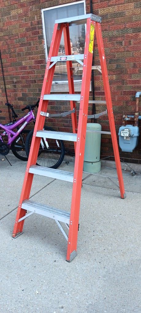 Fiber Glass Ladder
