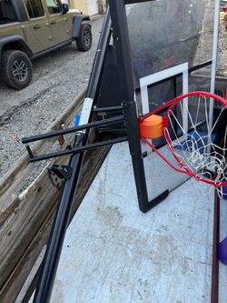 Spalding Adjustable Height Basketball Hoop. Excellent Condition. Disassembled .