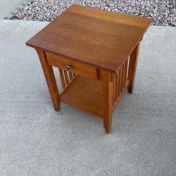End table / Nightstand - Solid Wood