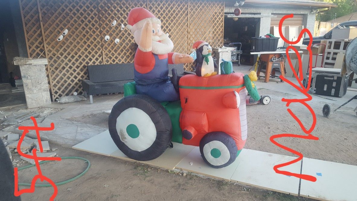 Tractor Santa xmas blowup it moves